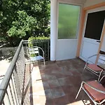 Hundefreundliches Studio-apartment Nur 80 Meter Zum Mit Pool * Crikvenica