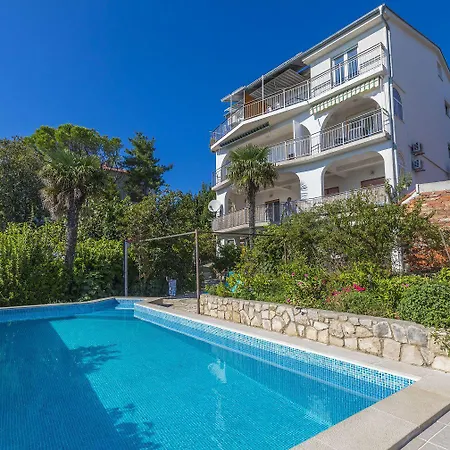 Hundefreundliches Studio-apartment Nur 80 Meter Zum Mit Pool Apartmán Crikvenica