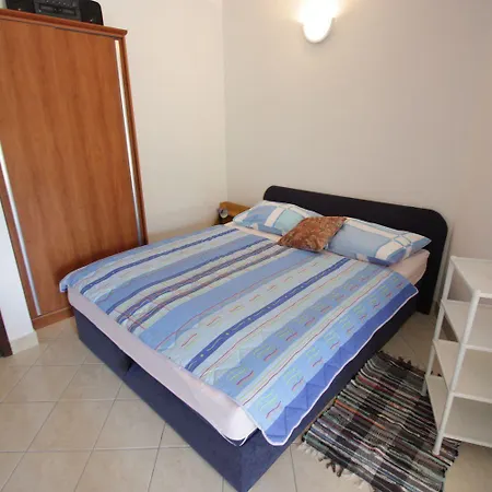 Apartmán Hundefreundliches Studio-apartment Nur 80 Meter Zum Mit Pool Crikvenica